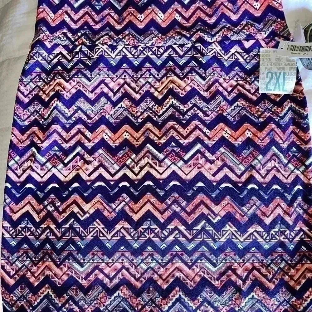 Lularoe 2x pink‎ & purple zig zag print on print Cassie pencil skirt. NWT.